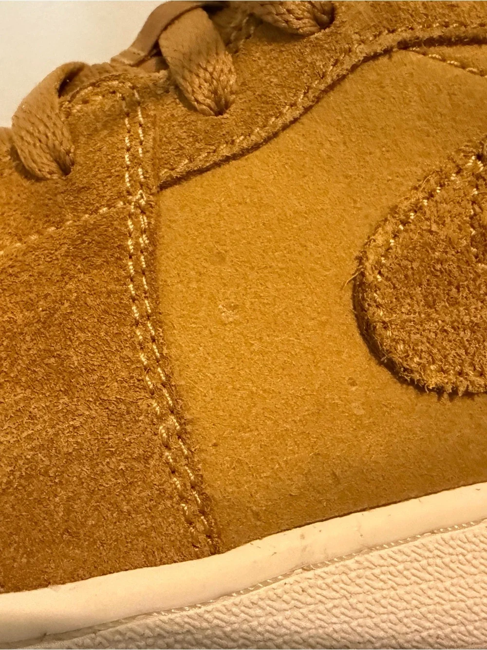 Jordan 1 Mid Wheat